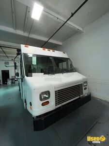LOADED NICE 2011 Ford 450 Food Truck w/ NEW 2022 Kitchen Buildout & Pro-Fire Suppression for Sale in Illinois!