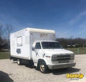 Used Chevrolet G30 Basic Food Vending Truck / Empty Concession Truck for Sale in Indiana!