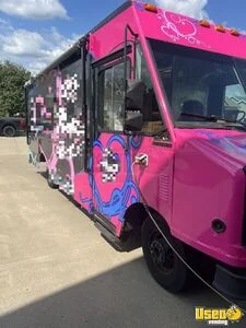 25' Chevrolet P30 All-Purpose Mobile Kitchen Food Truck w/ Pro Fire System for Sale in Iowa!