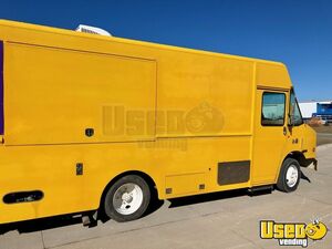 Loaded 2004 25' Freightliner MT45 Mobile Kitchen Food Truck w/ Pro Fire System for Sale in Iowa!