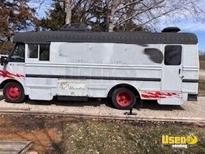Versatile - Cheverolet P30 All-Purpose Food Truck | Mobile Food Unit for Sale in Kansas!