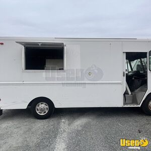 16' Chevrolet P30 Food Truck with 2022 Kitchen Build-Out for Sale in Maryland!