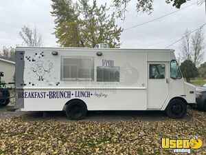 LOADED 24' Chevrolet P30 Diesel Food Truck with Lightly Used 2021 Kitchen for Sale in Michigan!