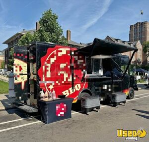 2011 26' Workhorse W42 Food Truck with Pro-Fire Suppression for Sale in Michigan!