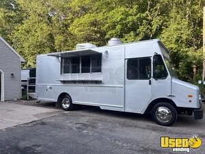 Loaded! 2007 30' Freightliner All-Purpose Food Truck w/ Bathroom + Pro Fire System for Sale in Michigan!