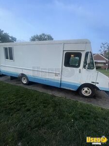 Ready to Customize - 2001 24' Workhorse P42 Empty Truck | DIY Food Truck for Sale in Michigan!