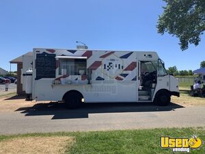 2008 Chevrolet Workhorse Commercial Kitchen Food Truck for Sale in Minnesota!