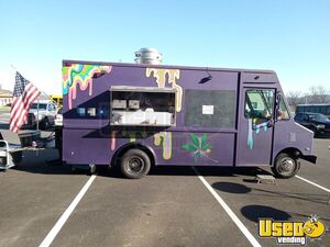 20' Ford E350 Food Truck with Solar Panels & Pro-Fire Suppression for Sale in Missouri!