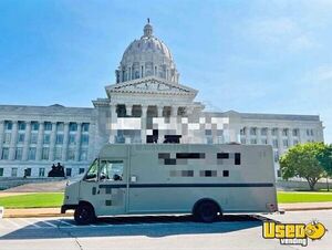 2010 26' Ford Econoline Food Truck with Open Barbecue Smoker for Sale in Missouri!