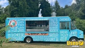 2004 - 26' Workhorse Food Truck with 2017 Kitchen Build / Huge Custom Fridge for Sale in New Jersey!