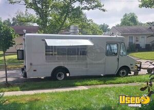 Low Mileage - Chevrolet P30 Food Truck | Mobile Food Unit for Sale in Ohio!