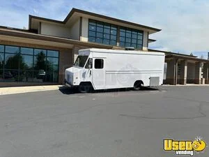 28' Chevrolet P30 All-Purpose Mobile Kitchen Food Truck for Sale in Oregon!