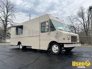 2005 25' Workhorse P42 Food Truck with Newly Built Kitchen + Fire Suppression for Sale in Tennessee!