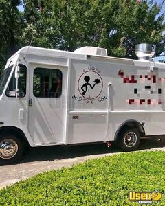 Low Mileage - 2004 Chevrolet Workhorse Food Truck with Pro-Fire Suppression for Sale in Texas!