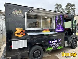 2004 Freightliner Step Van Street Food Truck with Commercial Kitchen for Sale in Texas!