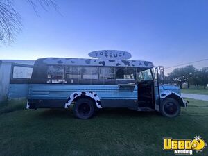 Vintage - 1968 22' Chevrolet All-Purpose Food Bus Mobile Food Unit Bustaurant for Sale in Texas!