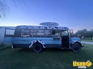 Vintage - 1968 22' Chevrolet All-Purpose Food Bus Mobile Food Unit Bustaurant for Sale in Texas!