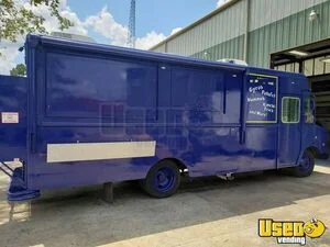 New 18' Step Van Kitchen Food Truck / Customizable Mobile Kitchen for Sale in Texas!
