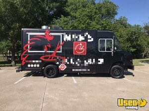 20' Freightliner Utilimaster MT45 Food Truck with Fire Suppression System for Sale in Texas!