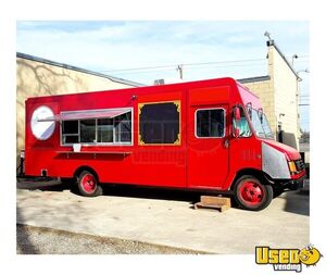 2001 Workhorse P42 All-Purpose Food Truck | Mobile Food Unit for Sale in Texas!