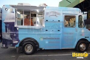 2005 Workhorse P30 Step Van Food Truck / Commercial Mobile Kitchen for Sale in Virginia!!!