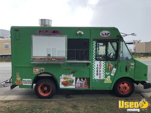 Low Mileage - 18.8' GMC P3500 Diesel Food Truck | Mobile Food Unit for Sale in Virginia!