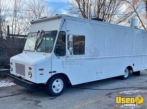 2005 Workhorse Diesel P42 18' All-Purpose Food Truck w/ New Appliances Mobile Food Unit for Sale in Wisconsin!