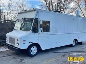 2005 Workhorse Diesel P42 18' All-Purpose Food Truck w/ New Appliances Mobile Food Unit for Sale in Wisconsin!