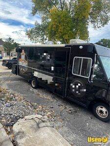 LOADED - 2010 Ford E350 Super Duty Food Truck | Mobile Food Unit for Sale in Wisconsin!