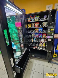 Automatic Products Snack Machine 2 New York for Sale