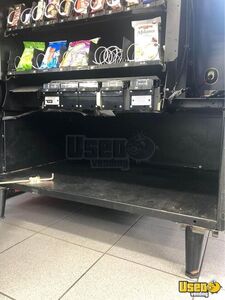 Automatic Products Snack Machine 8 New York for Sale