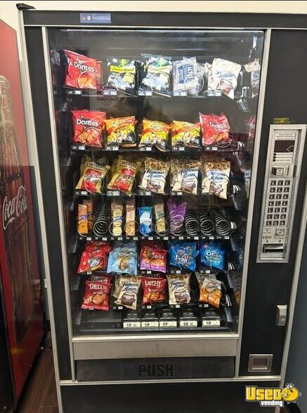 Automatic Products Snack Machine Illinois for Sale