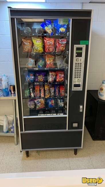 Automatic Products Snack Machine Illinois for Sale