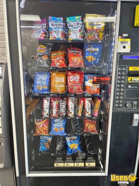 Automatic Products Snack Machine Massachusetts for Sale