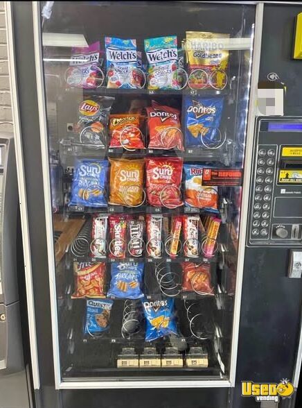Automatic Products Snack Machine Massachusetts for Sale