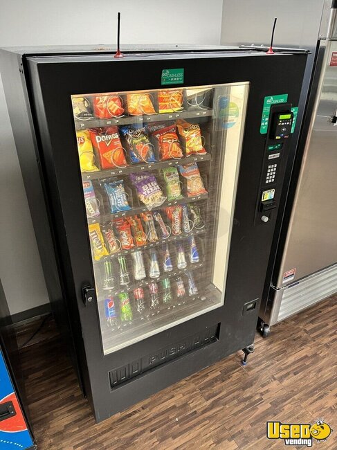 Automatic Products Snack Machine Michigan for Sale