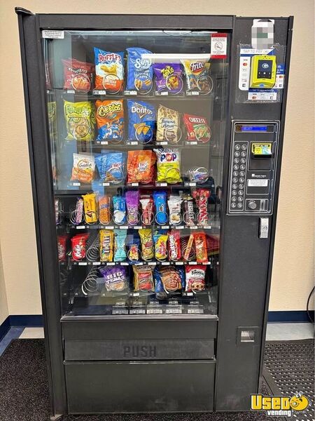 Automatic Products Snack Machine Texas for Sale