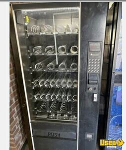 Automatic Products Snack Machine Texas for Sale