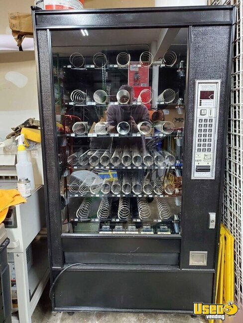 Automatic Products Snack Machine Wisconsin for Sale