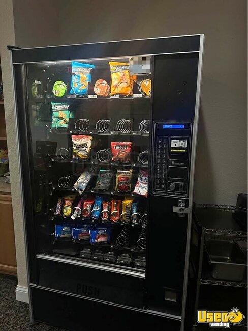 Automatic Products Snack Machine Wisconsin for Sale