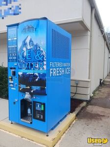 LIKE NEW 2023 Everest Ice VX3 Bagged Ice and Filtered Water Vending Machine For Sale in Louisiana!