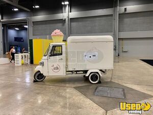 Cute REPLICA 2022 Piaggio Ape Three-Wheeled Electric Bakery Food Truck for Sale in Texas!