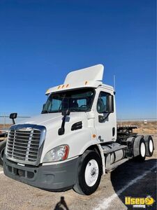 Cascadia Freightliner Semi Truck 2 Texas for Sale