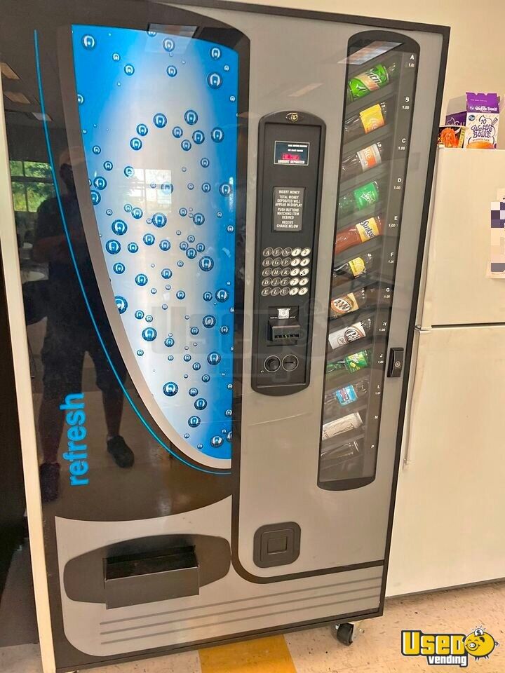 Wittern FSI USI CB700 Snack And Drink Combo Vending Machine For Sale In