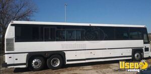 Used 1990 MCI 102C3 Diesel Coach Bus / 47 Passenger Bus with Restroom for Sale in Illinois!