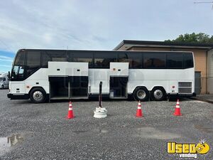 LOW MILES Prevost H3-41 Coach Bus 48-Seater Passenger Bus with Bathroom for Sale in Tennessee!