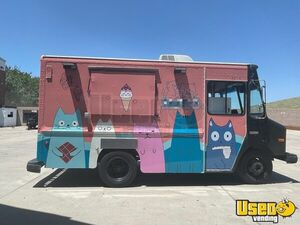 2003 Workhorse P42 Boba Tea and Ice Cream Truck Mobile Concession Unit for Sale in Texas!