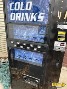 Used 2003 Dixie Narco 501E LIVE Display Soda Vending Machine For Sale in Iowa!
