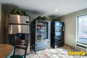 Dixie Narco Live Display Front Electronic Soda Cold Drink Vending Machine For Sale in Maryland!