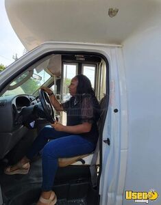 E-350 Mobile Dog Groomer Truck Pet Care / Veterinary Truck Toilet Florida for Sale